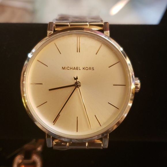 Nwt Michael kors watch gold - Picture 1 of 4